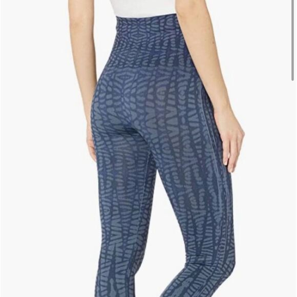 SPANX FL3515 Look At Me Now
Seamless Leggings Indigo Geo Size Large Blue Navy - Picture 4 of 12